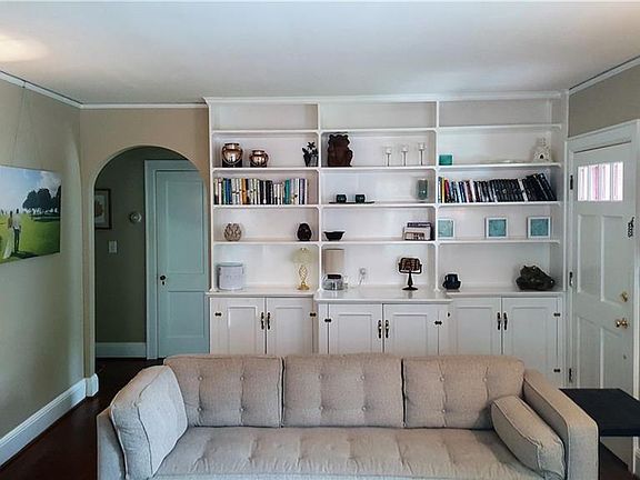 3rd image of 409 Westdale Pl