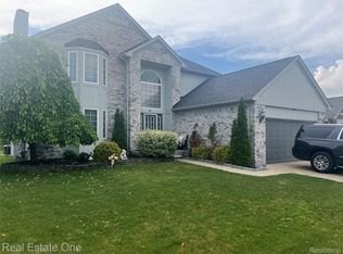 36339 Cecilia Dr, Sterling Heights, MI 48312
