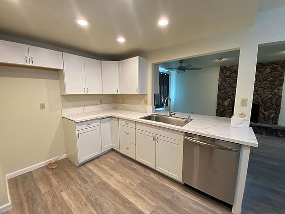 3rd image of 2808 Londonderry Dr #B58537137