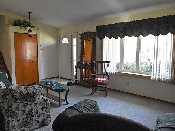 3rd image of 621 Georgetown Ave