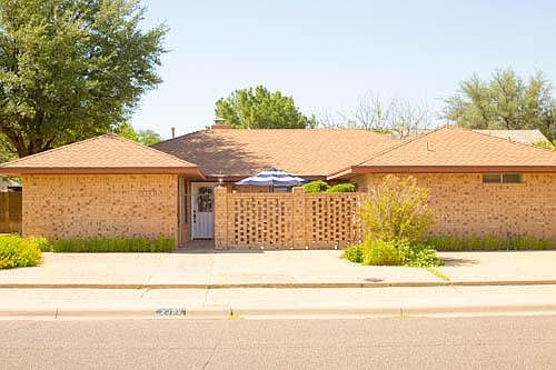2402 Bellechasse