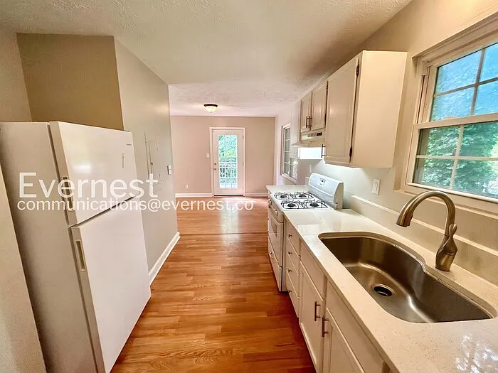 2771 Skyland Dr — Photo 4