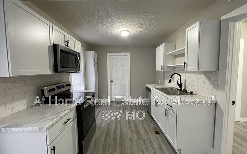 1st image of 1015 N Newton Ave