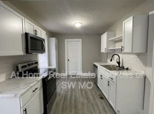 1015 N Newton Ave, Springfield, MO 65802