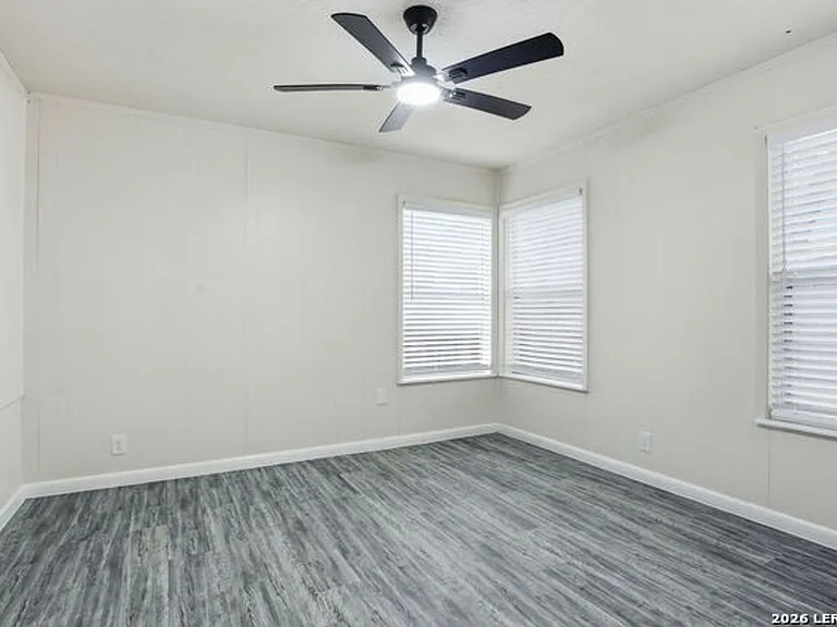 466 Sandalwood Ln — Photo 20