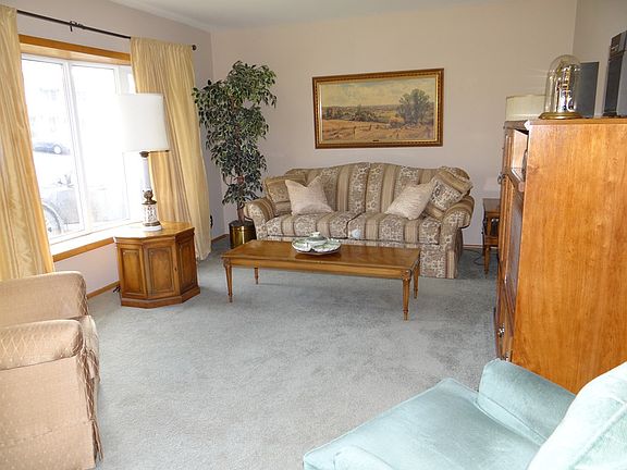 3rd image of 406 Wisteria Way