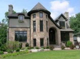 143 E Hillside Rd, Naperville, IL 60540