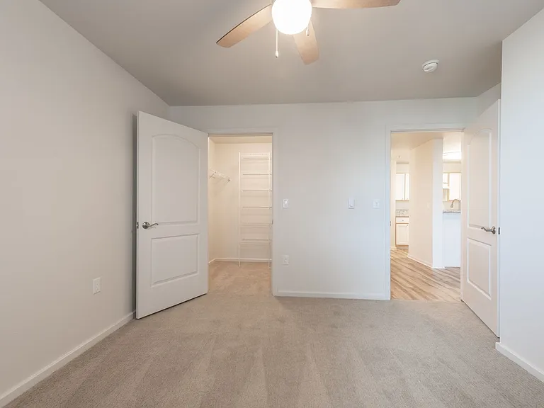 303 NE 16th Ave — Photo 111