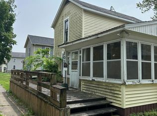 102 E County Line Rd, Wolcottville, IN 46795