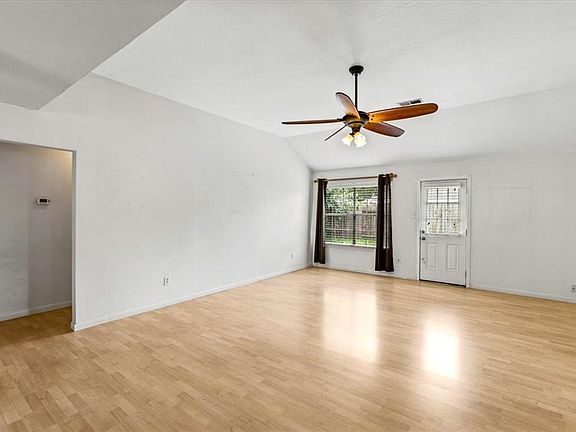 5th image of 615 Oak Berry Drive