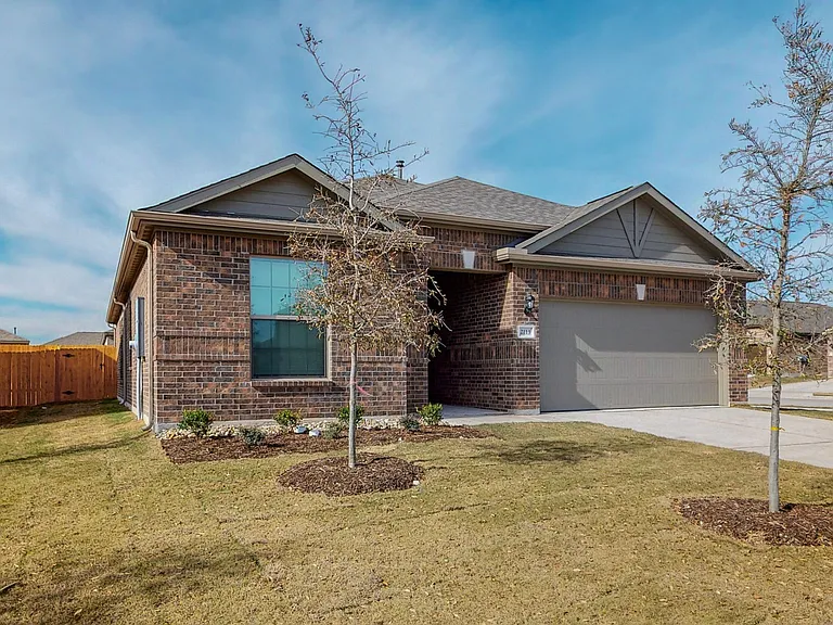2113 Emma Ct — Photo 2