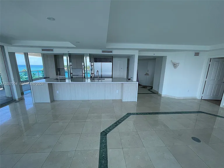 5025 Collins Ave #601 — Photo 8