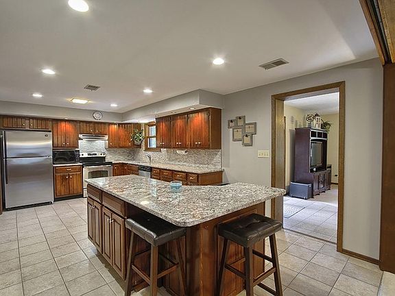2nd image of 3318 Linsan Dr