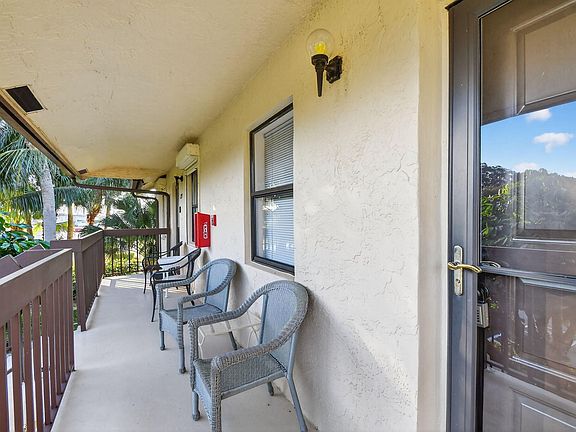 3rd image of 4542 Lucerne Lakes Boulevard E #202