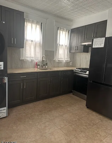 264 Valley St — Photo 3