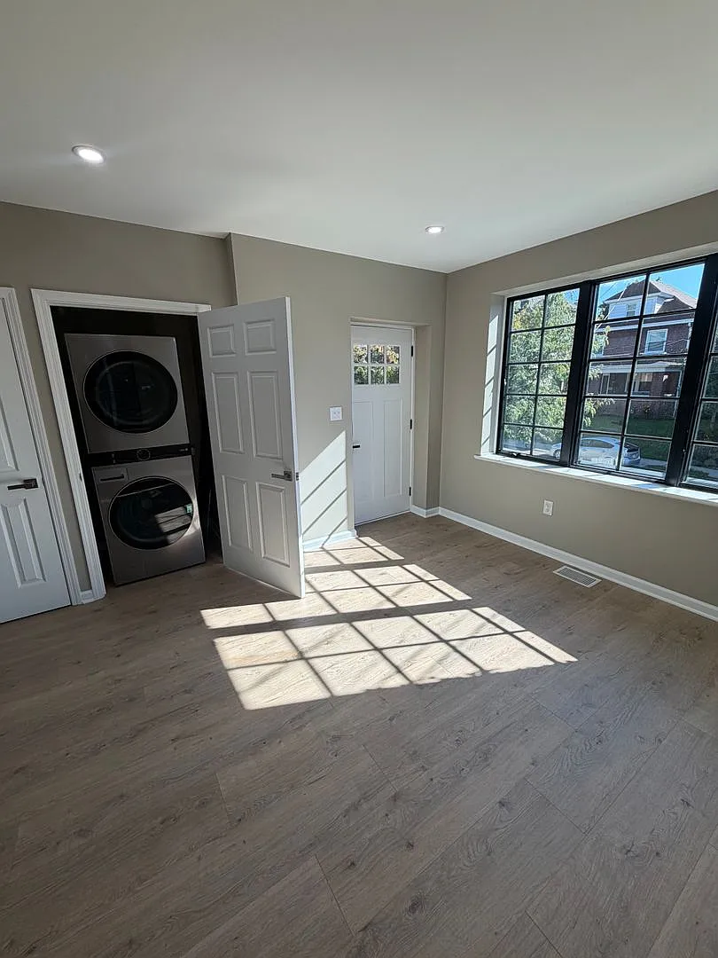 246 S Evaline Street — Photo 4