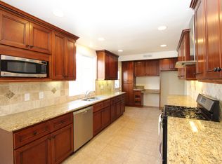 902 Mabury St, Santa Ana, CA 92701