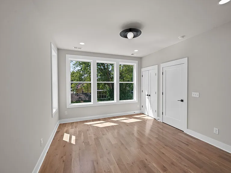 2525 W Heiman St #2525 — Photo 10