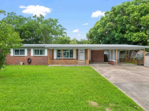 18 Cambridge Ave, Pensacola, FL 32534