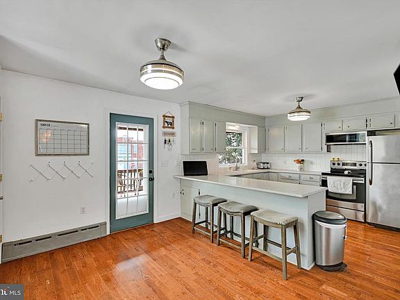 5th image of 228 E Tammany St
