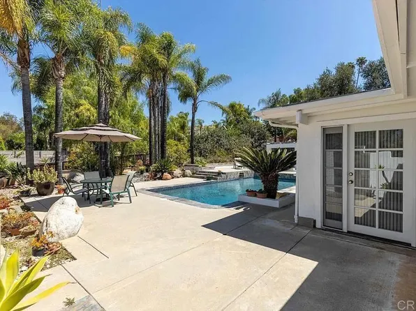 1556 Via Rancho Pkwy, Escondido, CA 92029
