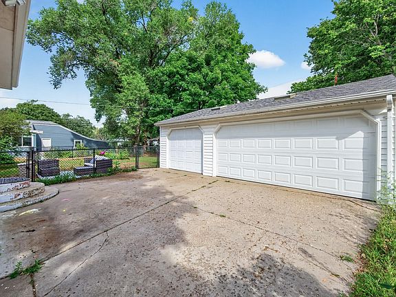 3rd image of 309 1st St N