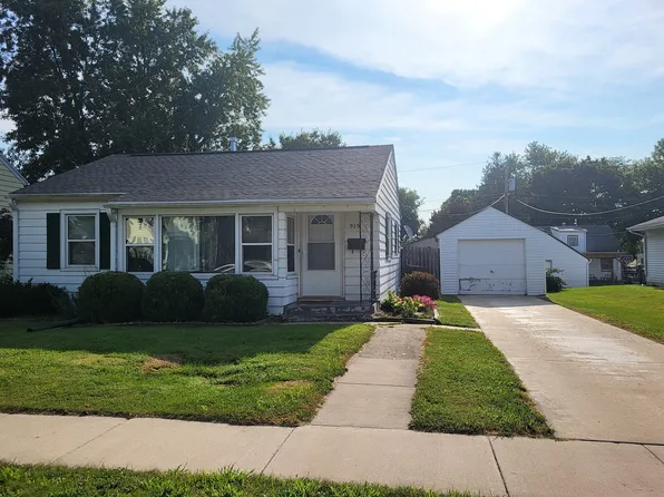 915 N 10th St, Rochelle, IL 61068