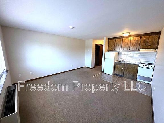 3rd image of 65 East St #11