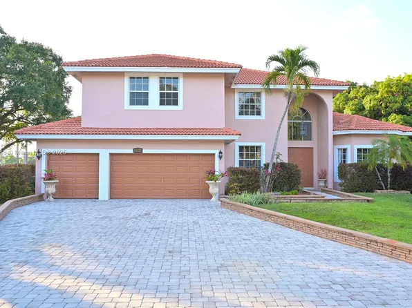 6777 NW 44th Ct, Coral Springs, FL 33067
