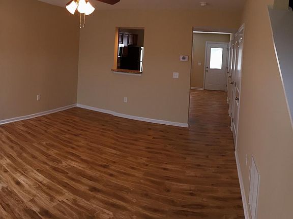 3rd image of 1001 Autumn Leaf Dr APT 4