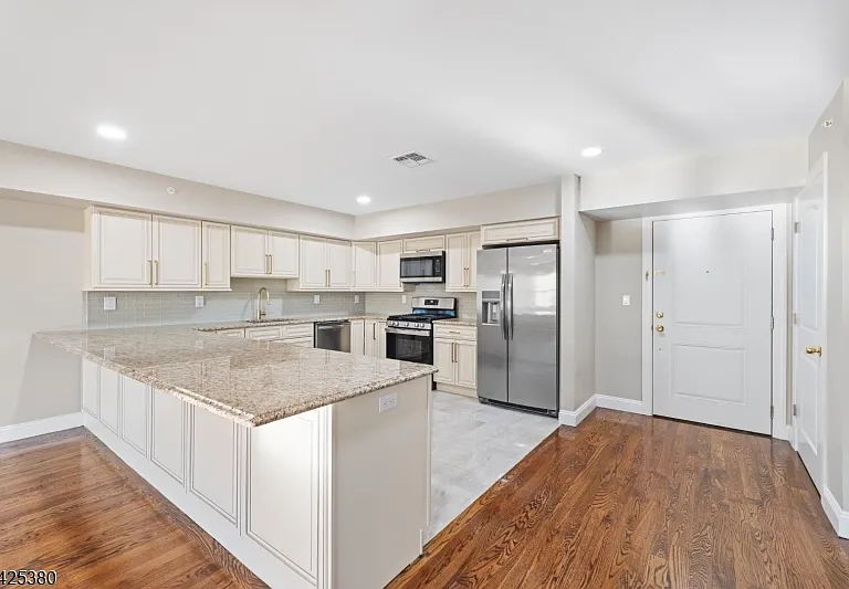 658 Market St — Photo 19
