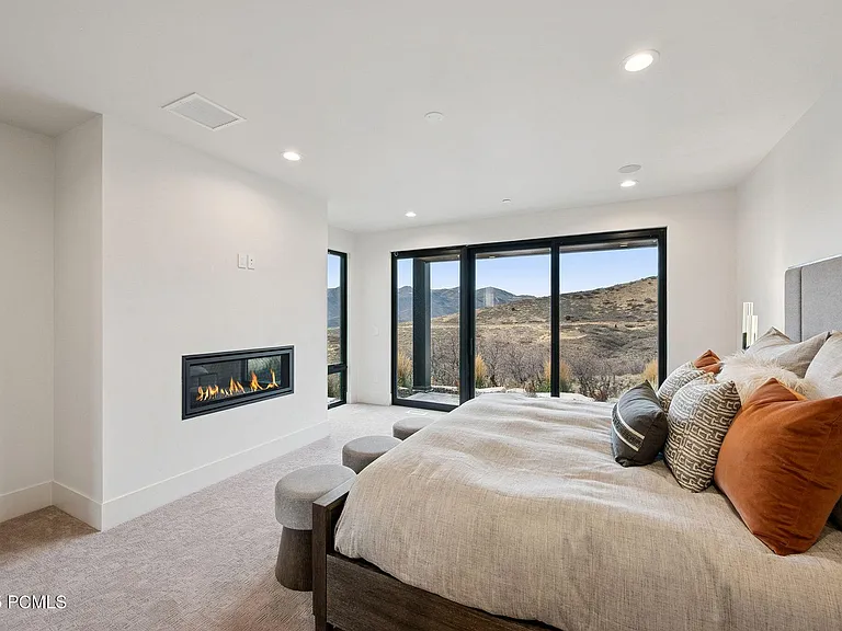 2005 Lookout Peak Cir — Photo 35