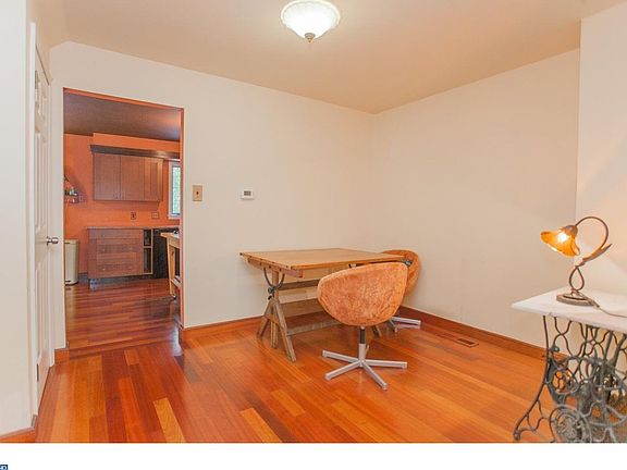 4th image of 10 Station Ln