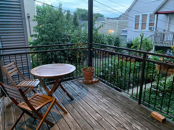 3rd image of 2863 W Dickens Ave