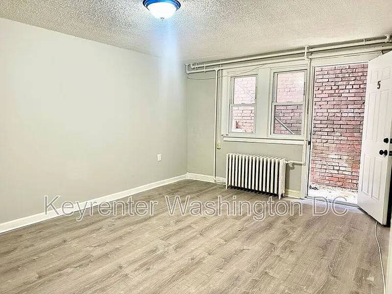 943 Bonifant St #5 — Photo 3