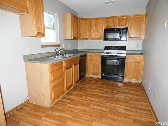 5th image of 2215 W Ayres Ave