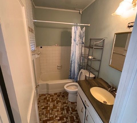 5th image of 111 Edwards St