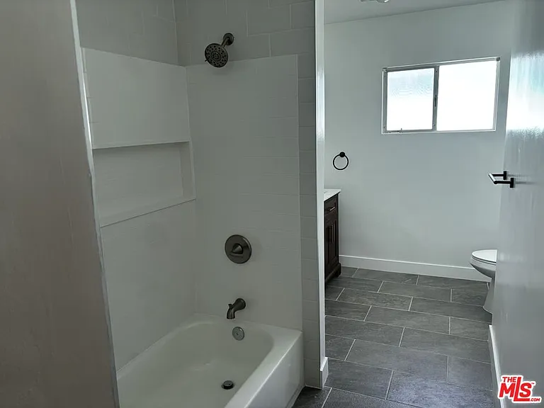 366 E Hillsdale St — Photo 6