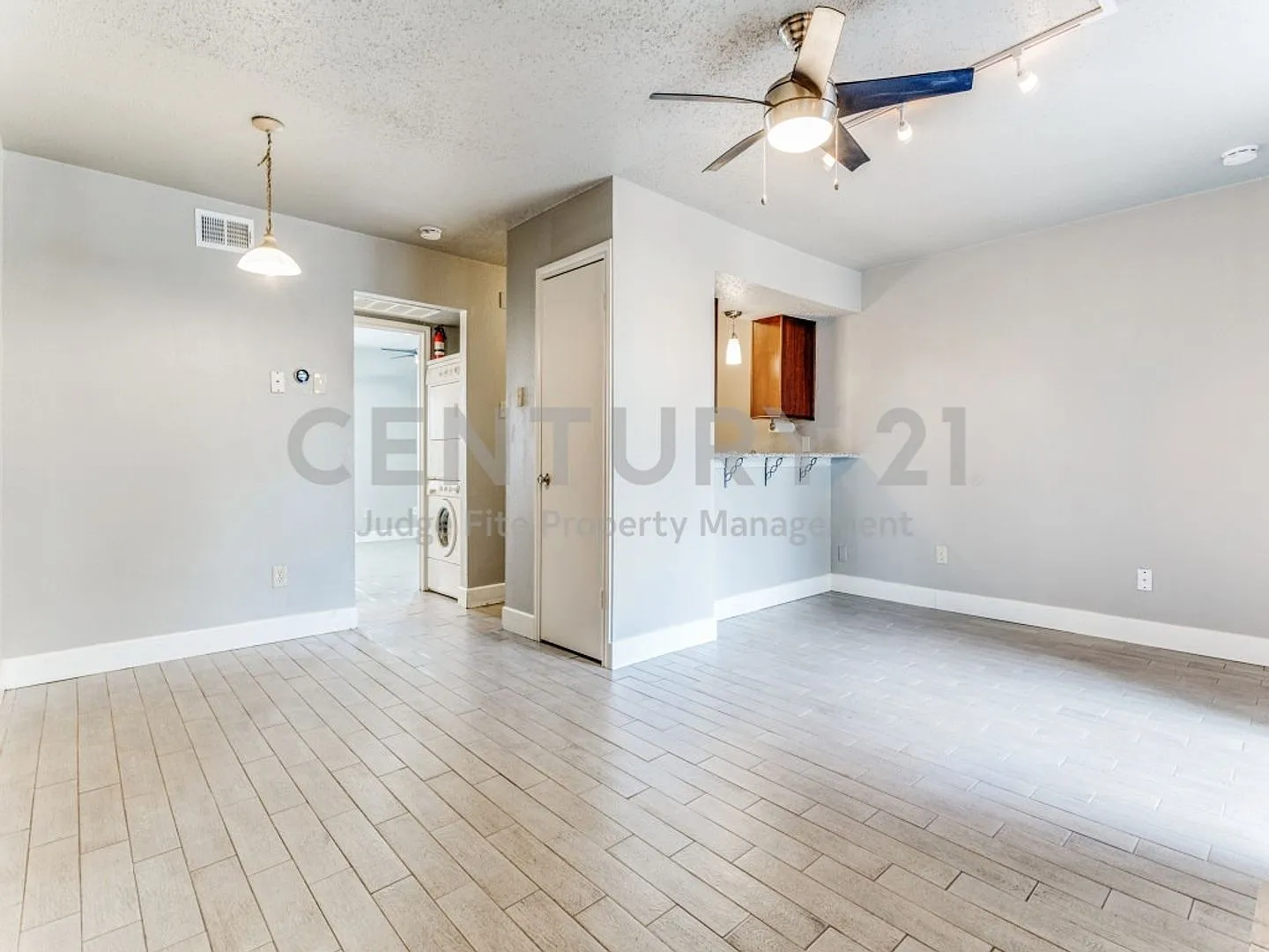Beautiful 1/1 Condo in Prime Dallas Location For Rent! — Photo 4