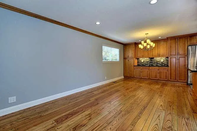 2040 Conifer Ln — Photo 9