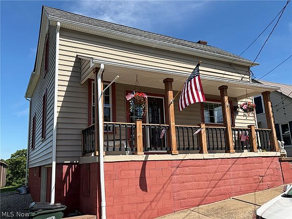 4th image of 209 Washington St