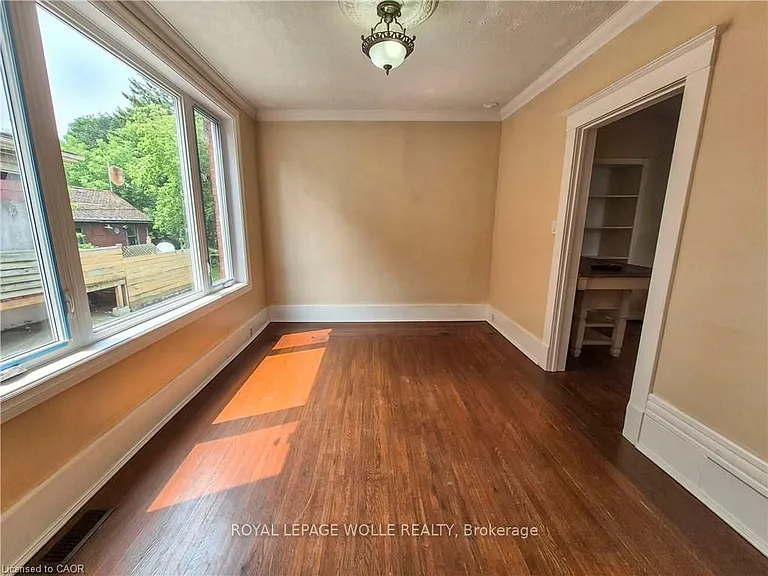 408 Wellington St N #2 — Photo 4