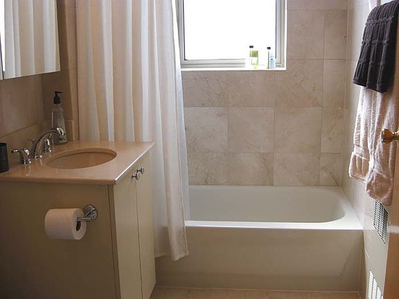 5th image of 3625 Oxford Ave APT 2C