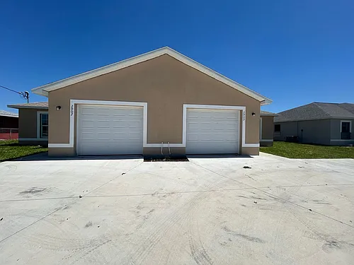 Coming Soon Newer 3/2 Duplex -1 car garage Photo 1