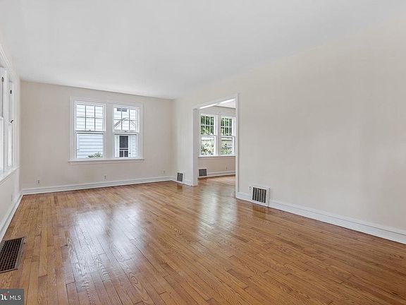 4th image of 13 W Clearview Ave