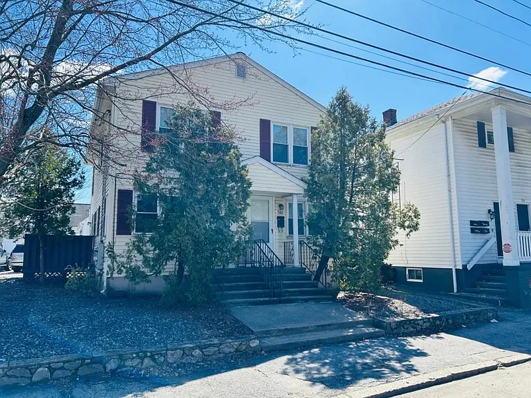 780 Plainfield St — Photo 15