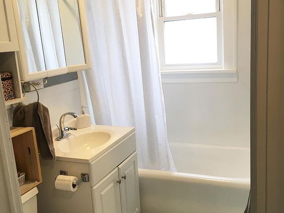 2nd image of 817 S Center St APT 4