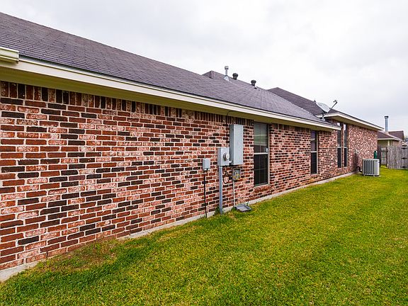 3rd image of 5740 Lori Ln