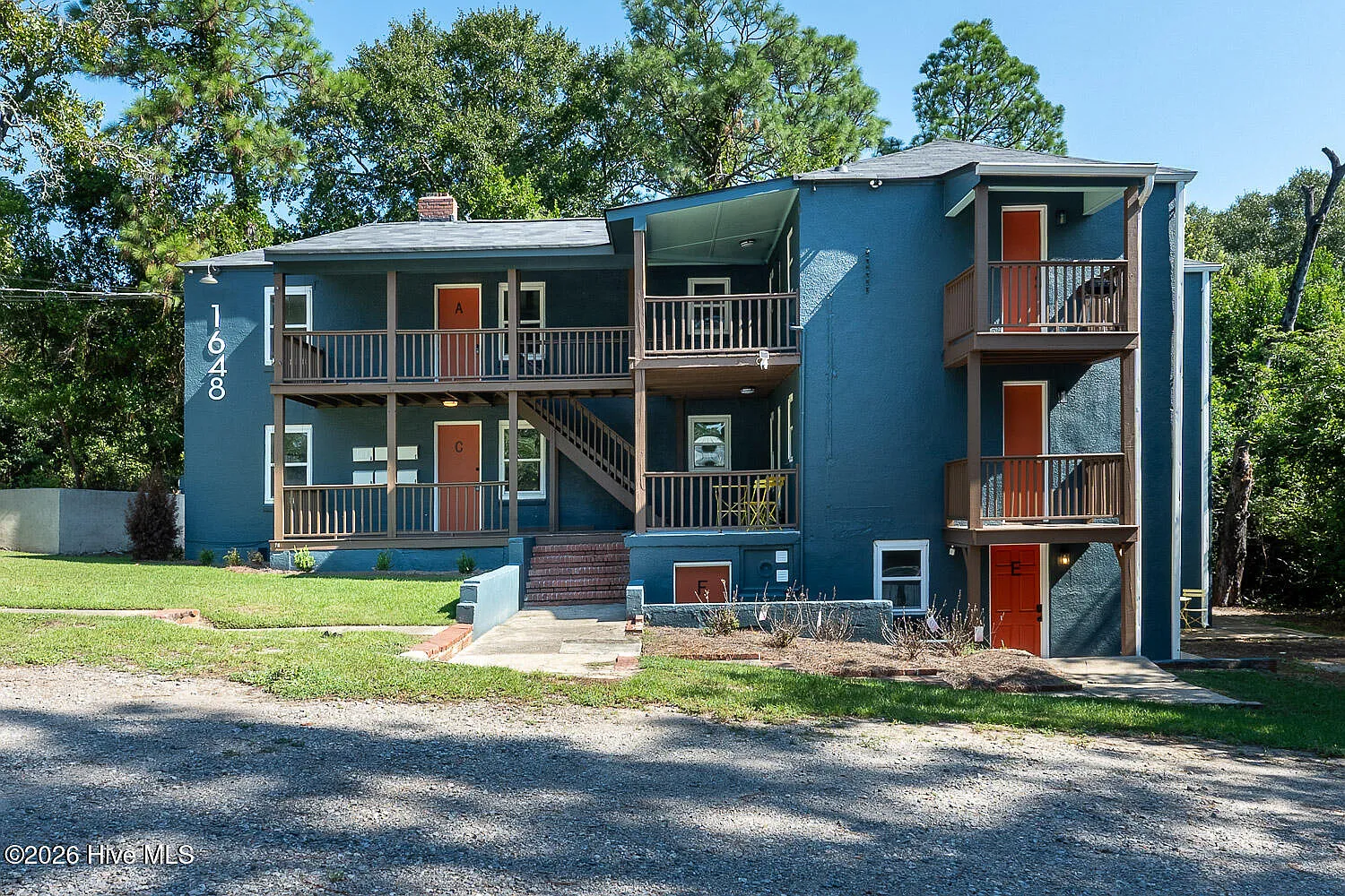1 bed, 1.0 bath, 700 sqft, $1,100 — Photo 1