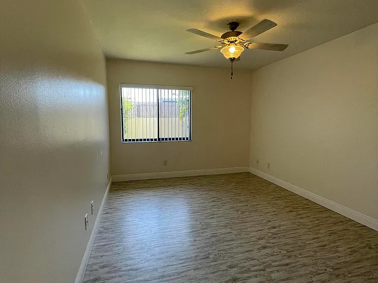 613 Manatee Dr — Photo 26
